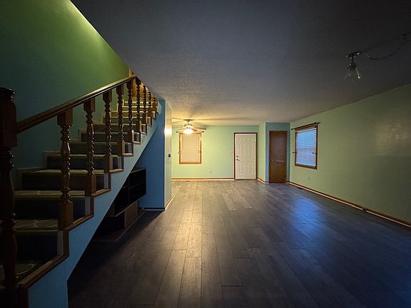 5th image of 403 N Pavillion Dr