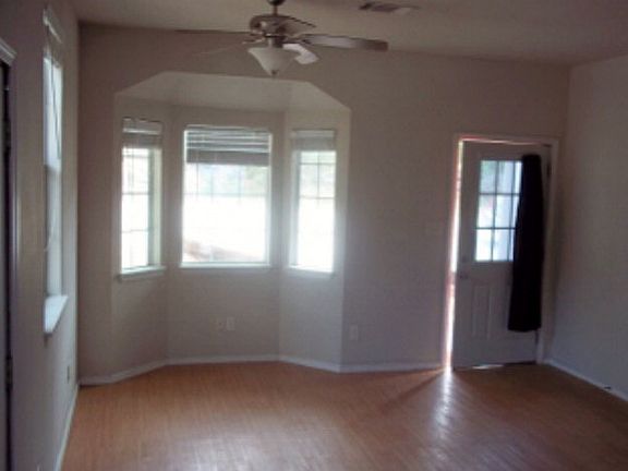 4th image of 205 Woodridge Dr