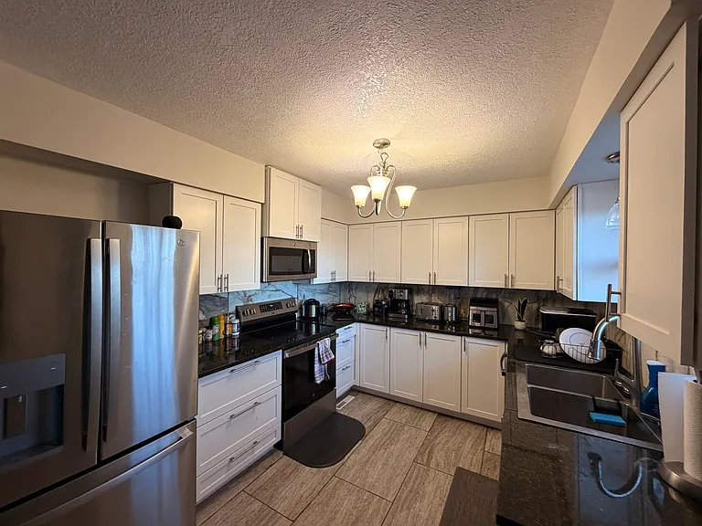 2214 Westchester Rd — Photo 2