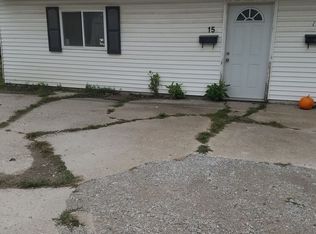 15 Harriet Ln, Springfield, IL 62702