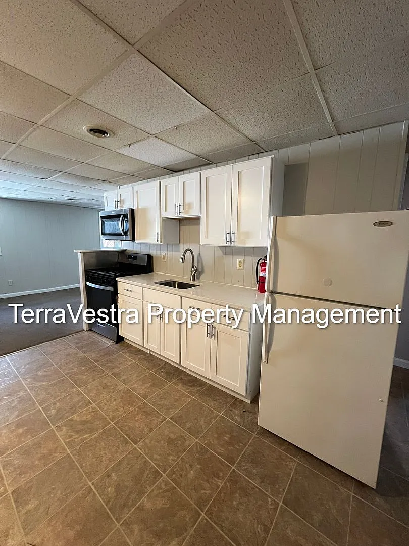 131 N High St — Photo 1