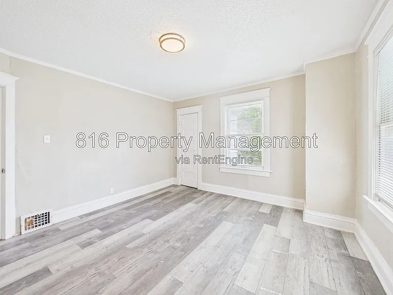 3205 E 31st St — Photo 20