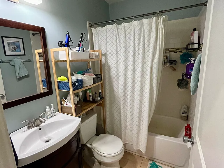 431 E 7th St #1 — Photo 15