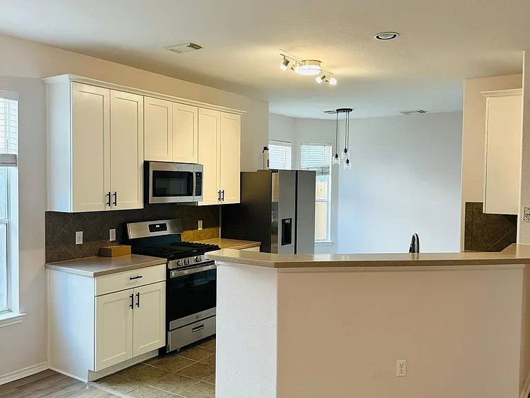 2620 Century Park Blvd — Photo 1