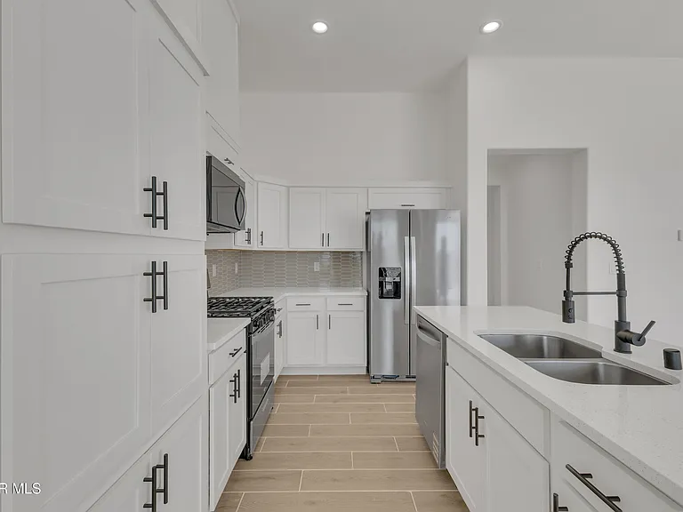 12716 Middlesbrough Ave — Photo 20