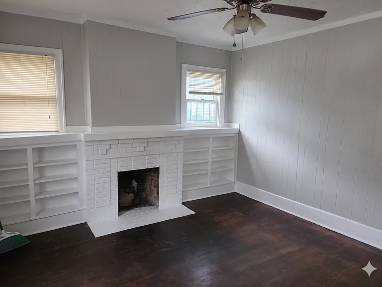 3915 Spence St — Photo 2