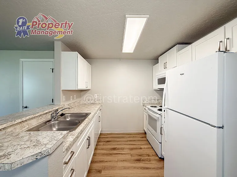 2183 S Stephen Ave #202 — Photo 9
