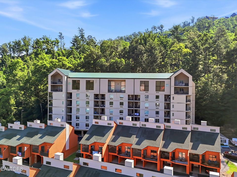 1st image of 413 Baskins Creek Rd APT 303