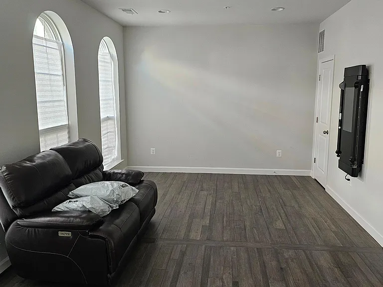 602 Leigh Way — Photo 7
