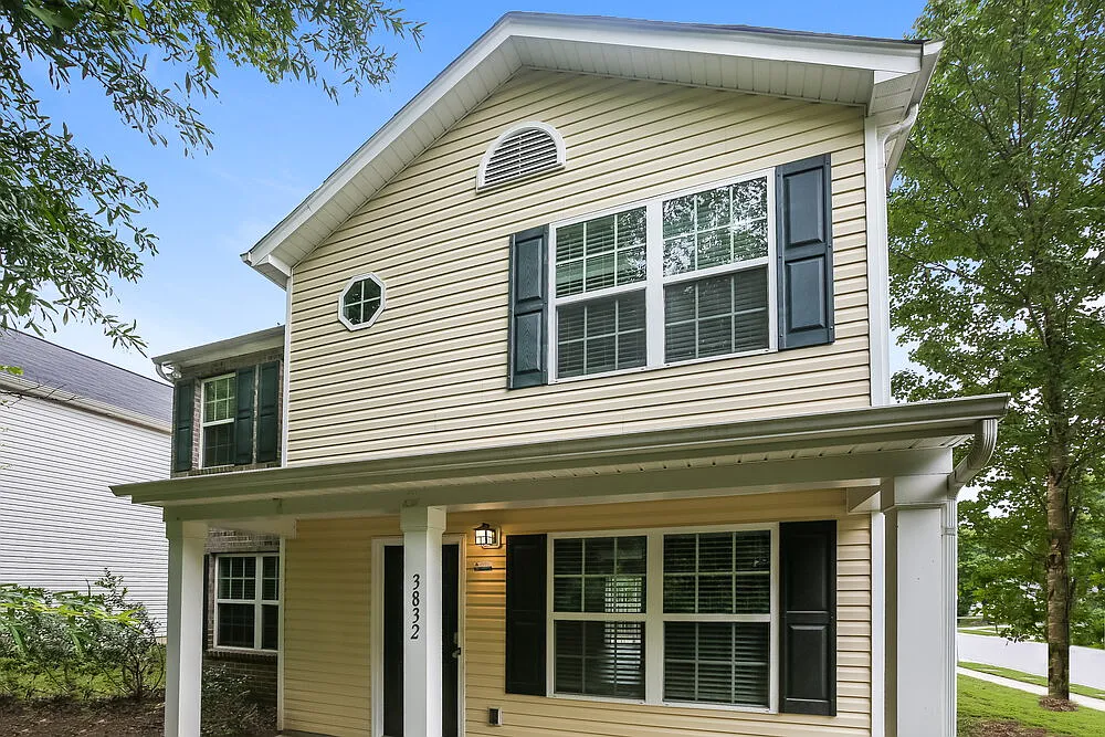 3 bed, 2.5 bath, 1300 sqft, $1,800 — Photo 1