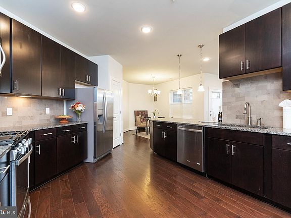 3rd image of 2903 Bleeker St #5101