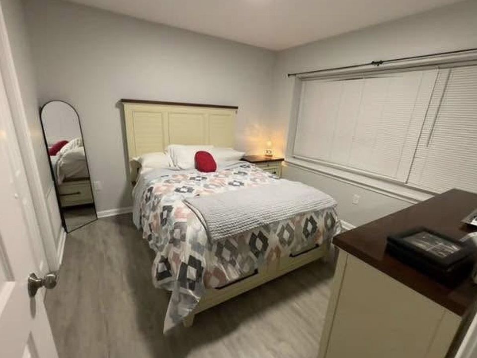 1st image of 608 Ferry Blvd