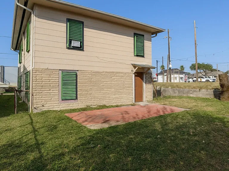 6113 Avenue Q 1/2 #2 — Photo 19