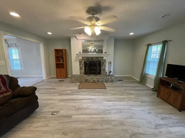 8675 Hunters Pointe Dr N, Theodore, AL 36582