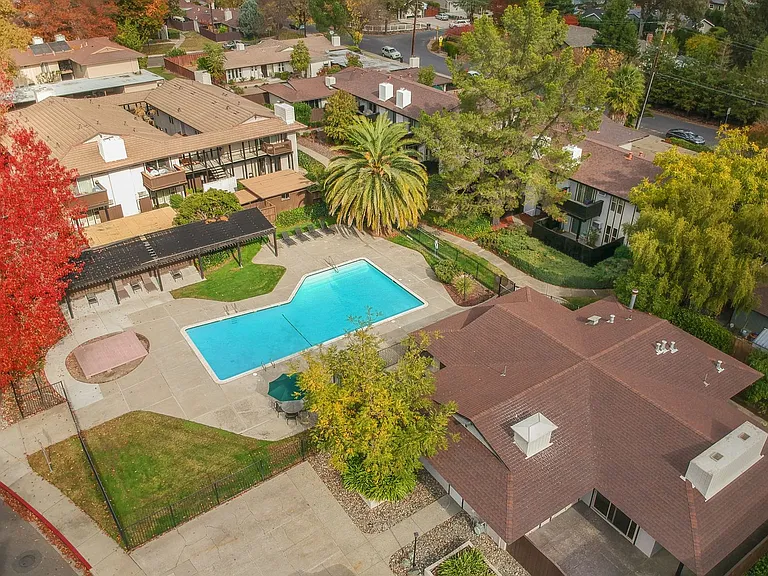 Beautiful, Quiet Community - Just Minutes from Downtown Walnut Creek — Photo 21