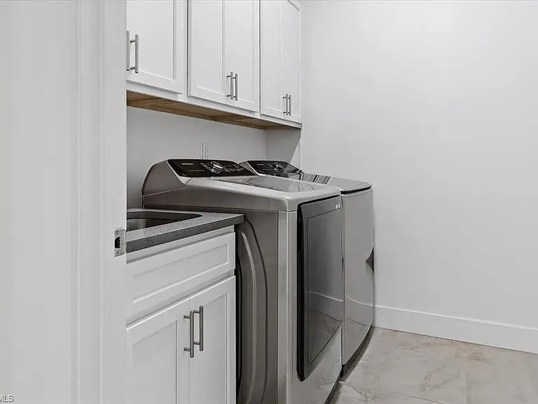 155 Thornton Ave S — Photo 10
