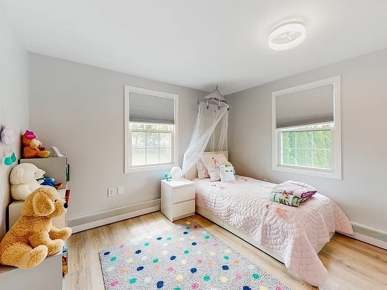 182 Newbury St — Photo 20