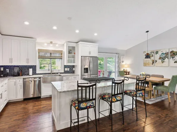 6700 Amherst Ln, Eden Prairie, MN 55346