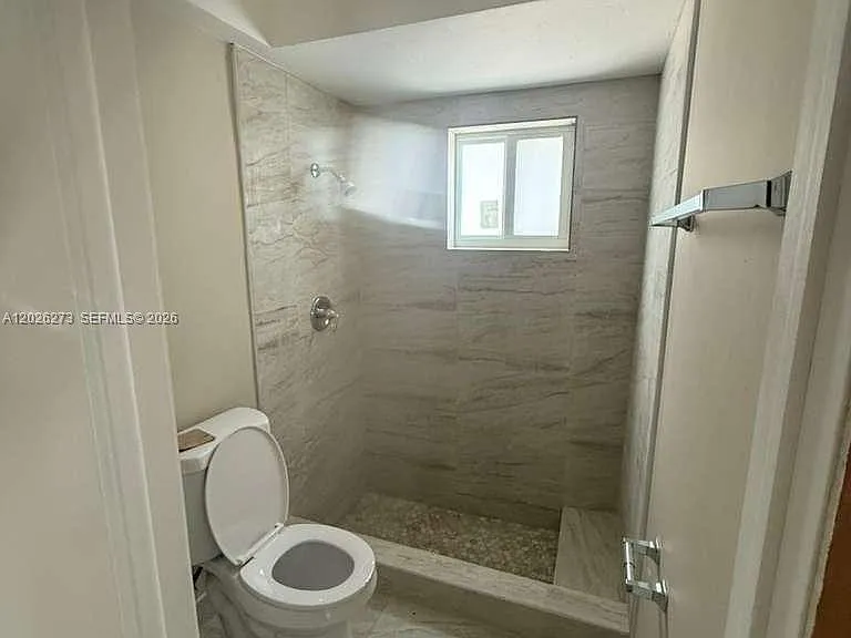 3850 SW 59th Ter — Photo 3