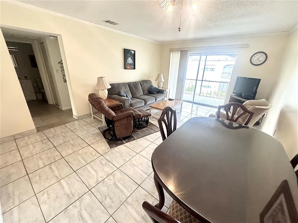 2 bed, 1.0 bath, 820 sqft, $1,550 — Photo 3