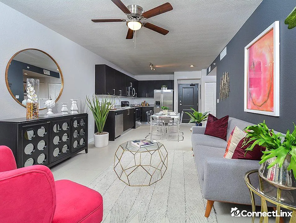 10520 Northwest 78th Street — Photo 2