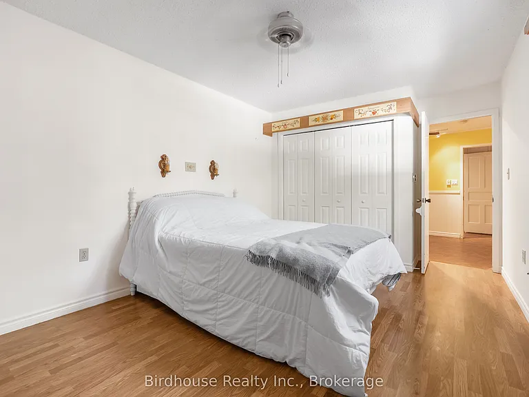 99 Riverside Dr — Photo 34