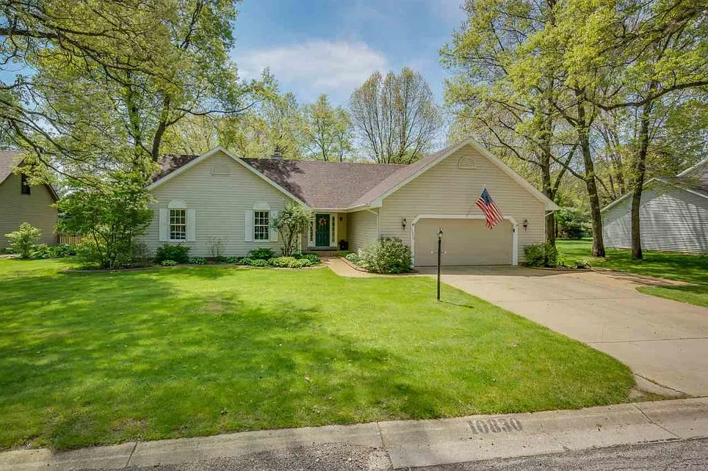 10830 Nottinghamshire Dr photo 1
