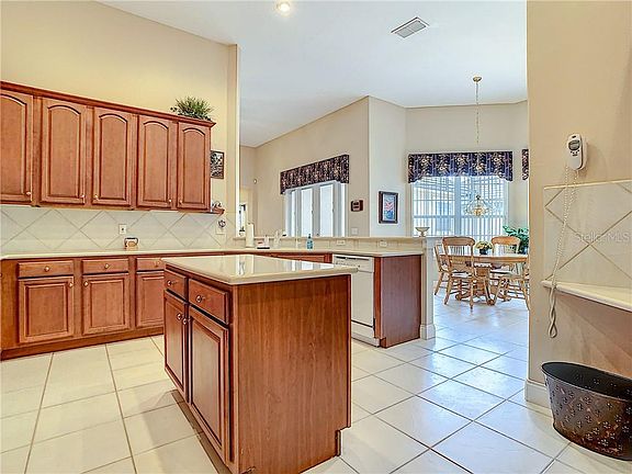 5th image of 10530 Holly Crest Dr
