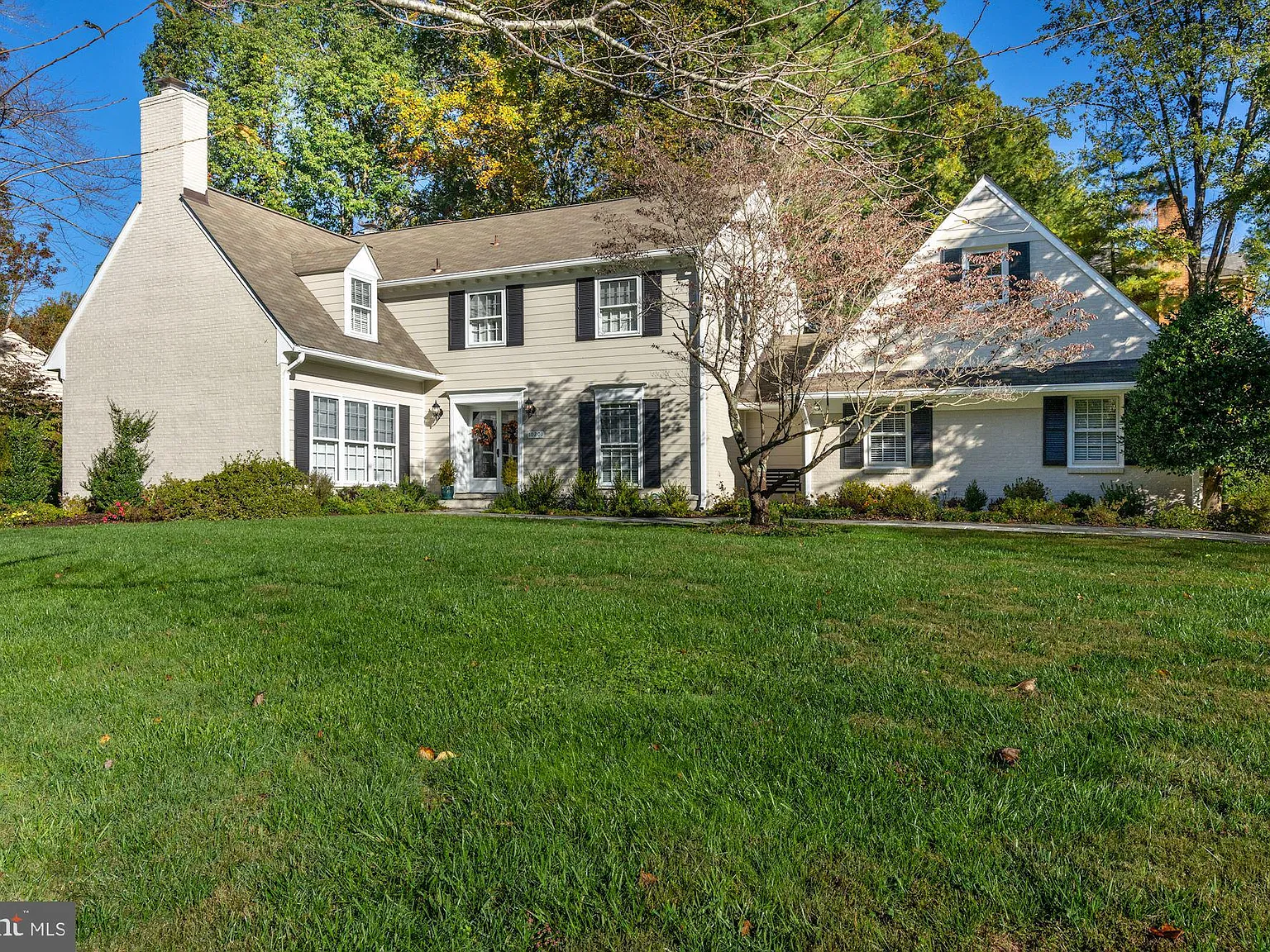 6 bed, 4.5 bath, 4607 sqft, $6,100 — Photo 2