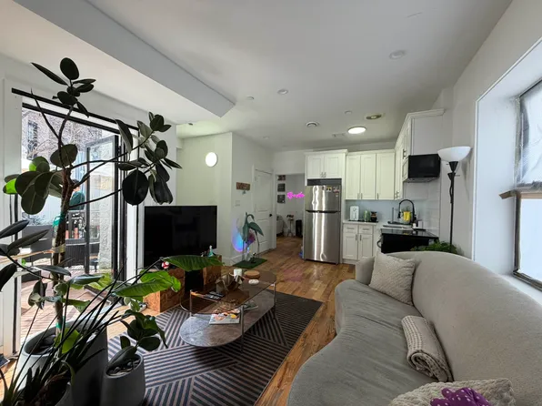 1846 Park Place image 1 of 17