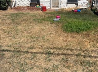 1240 E Mayberry Ave, Hemet, CA 92543