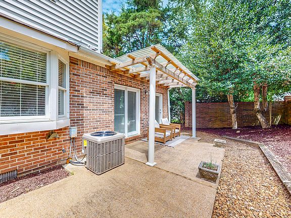 5th image of 150 Courtyard Ln NE