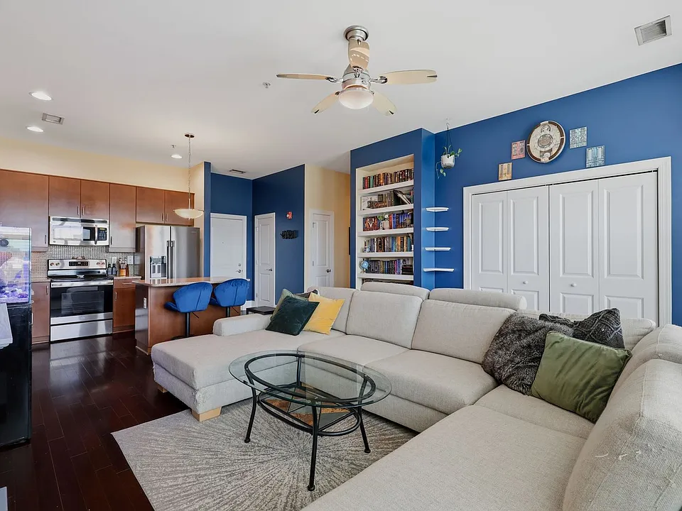 619 N 4th St #301