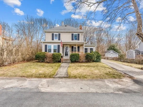 81 School St, Middleboro, MA 02346