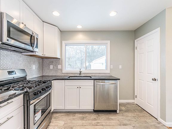 3rd image of 1611 Ackley Ave