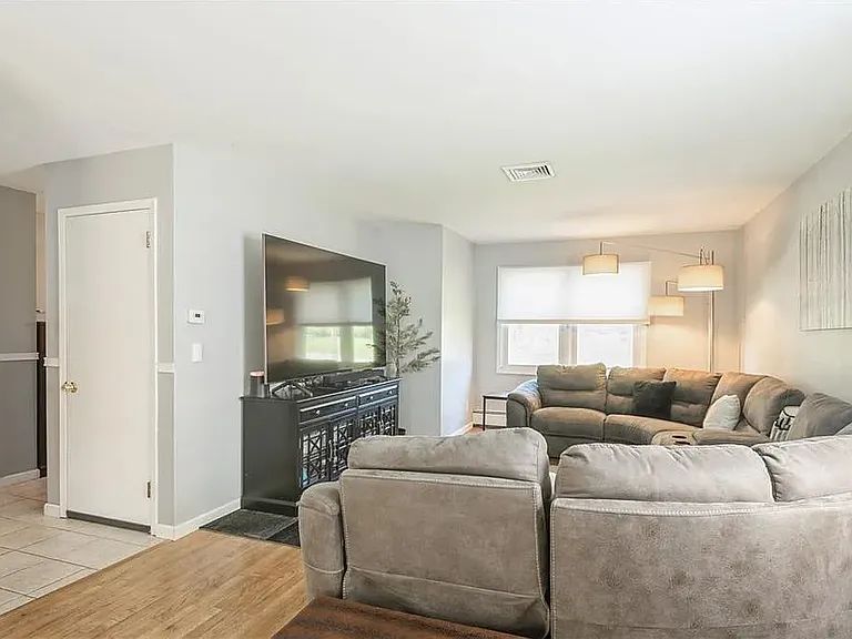 129 Pine Tree Rd — Photo 4