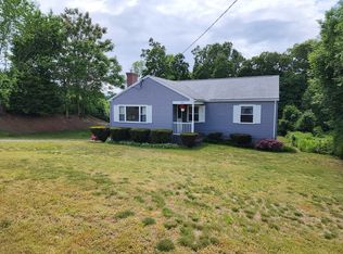 946 Bradley Rd, Springfield, MA 01109