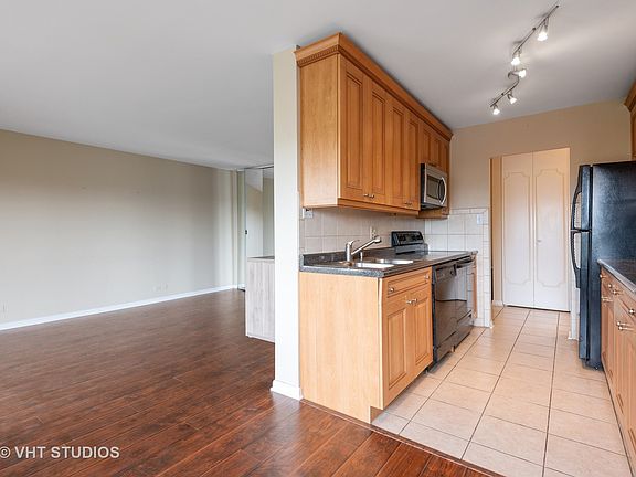 5th image of 7141 N Kedzie Ave APT 412