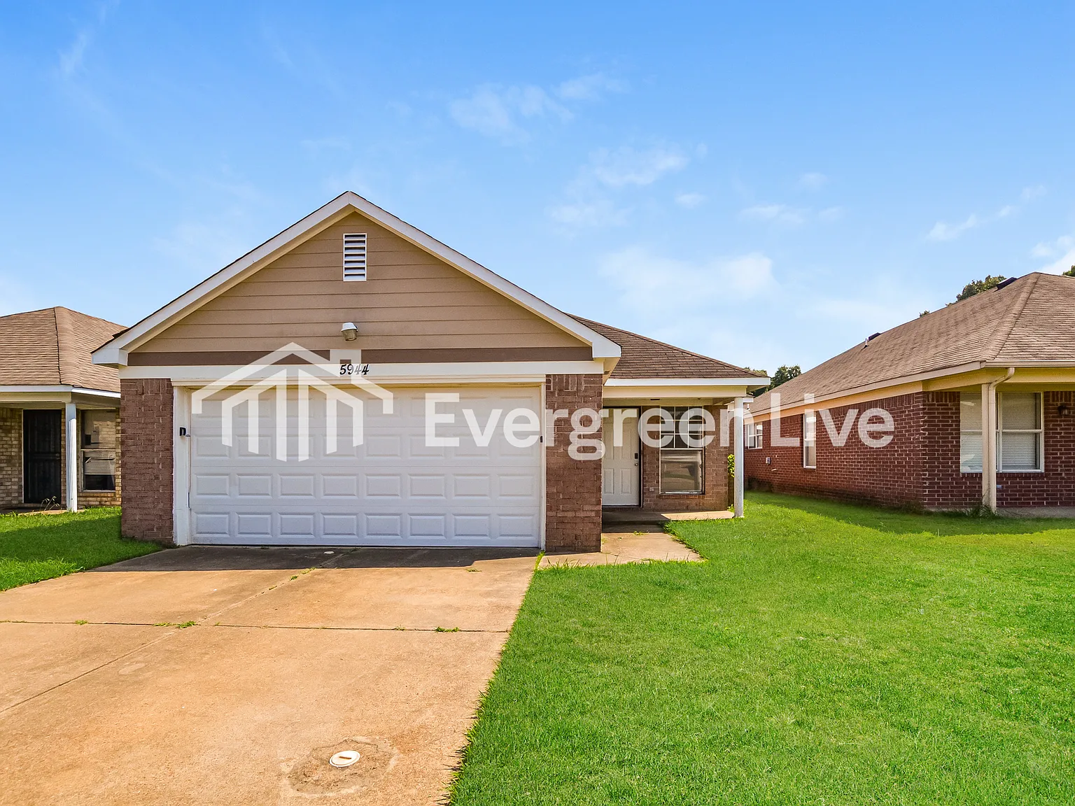 4 bed, 2.0 bath, 1422 sqft, $1,295 — Photo 1