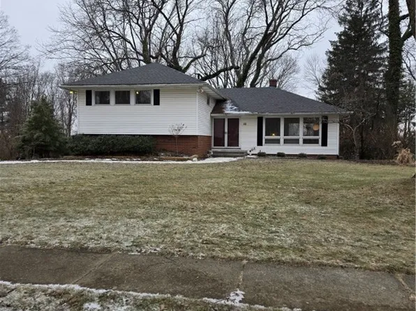 32 W Case Dr, Hudson, OH 44236