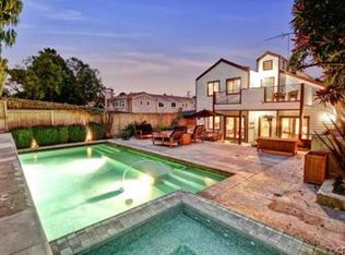 1217 8th St, Manhattan Beach, CA 90266