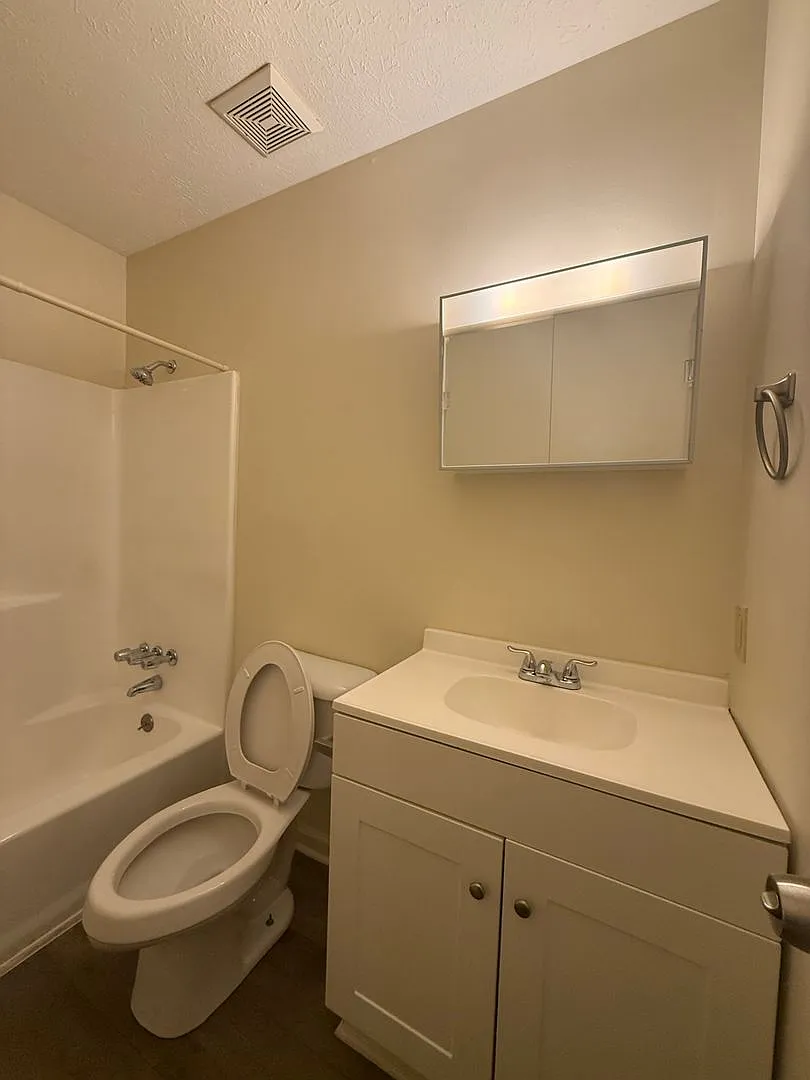 North Main Apartments — Photo 3