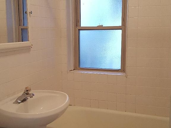5th image of 45 South Blvd APT 1W