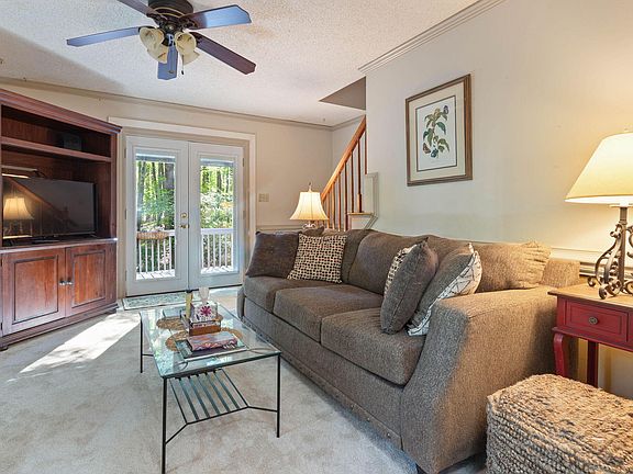4th image of 101 Hedgerow Ct