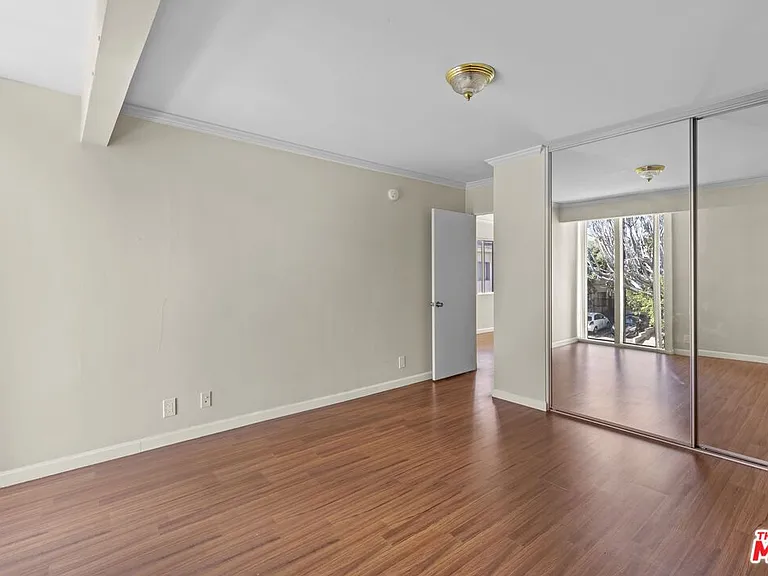 1233 Barry Ave #208 — Photo 4