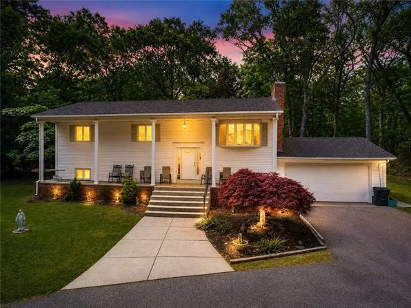 77 Pine Hill Ave, Johnston, RI 02919