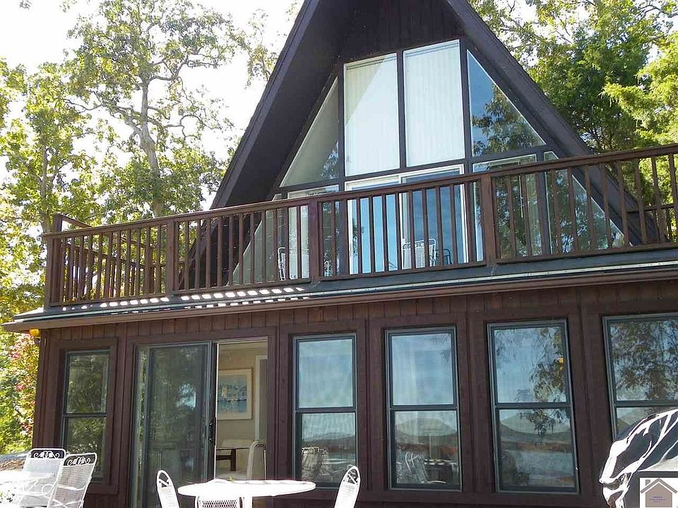 1st image of 325 Castle Dr