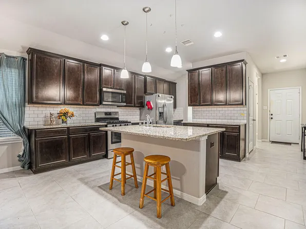 12610 Pirate Bend Dr, La Marque, TX 77568