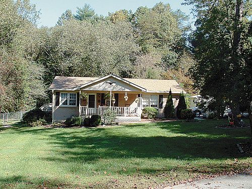 3rd image of 105 Braemar Dr