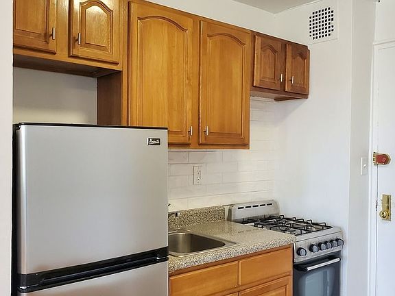 5th image of 50 Shore Blvd APT 3D